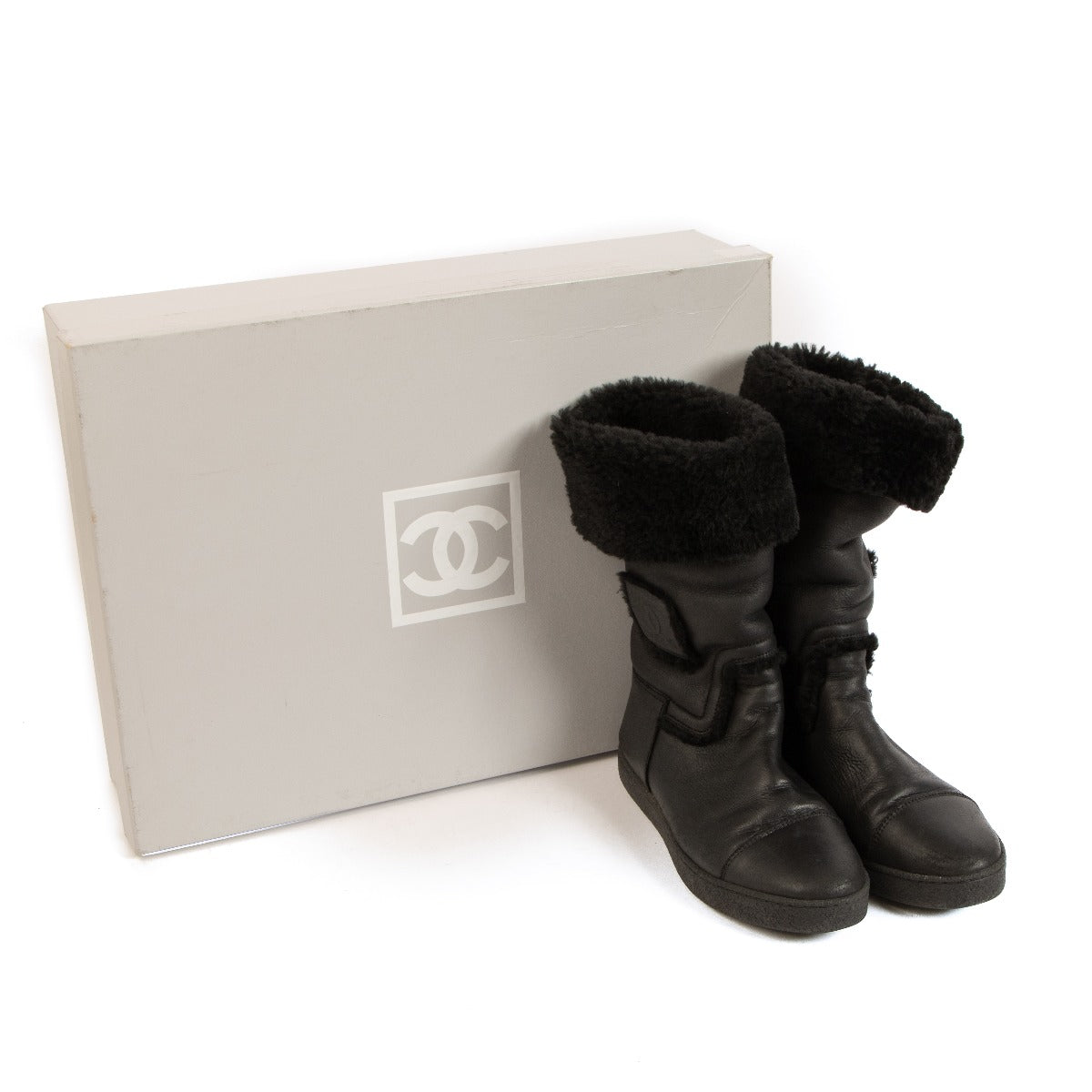 Chanel, Chanel boots, Chanel black boots, Chanel shearling, shearling boots, preloved, Labellov, Fashion, winter boots, Antwerp, Knokke