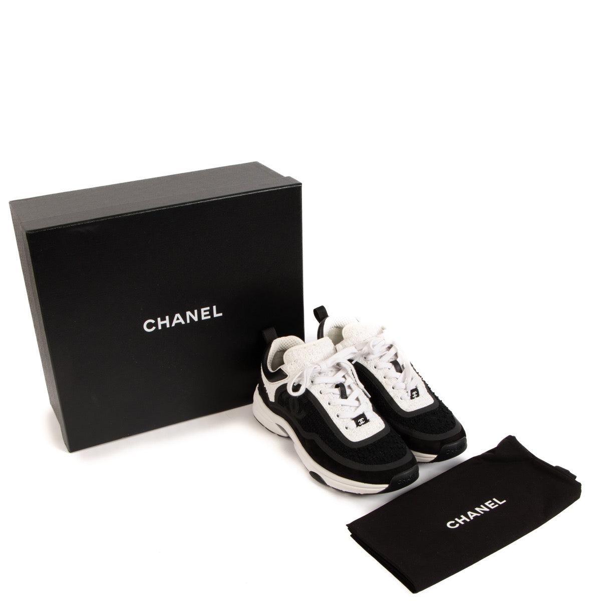 Shop safe online at Labellov in Antwerp, Brussels and Knokke these 100% authentic second hand Chanel Black and White Tweed CC Sneakers - size 38,5