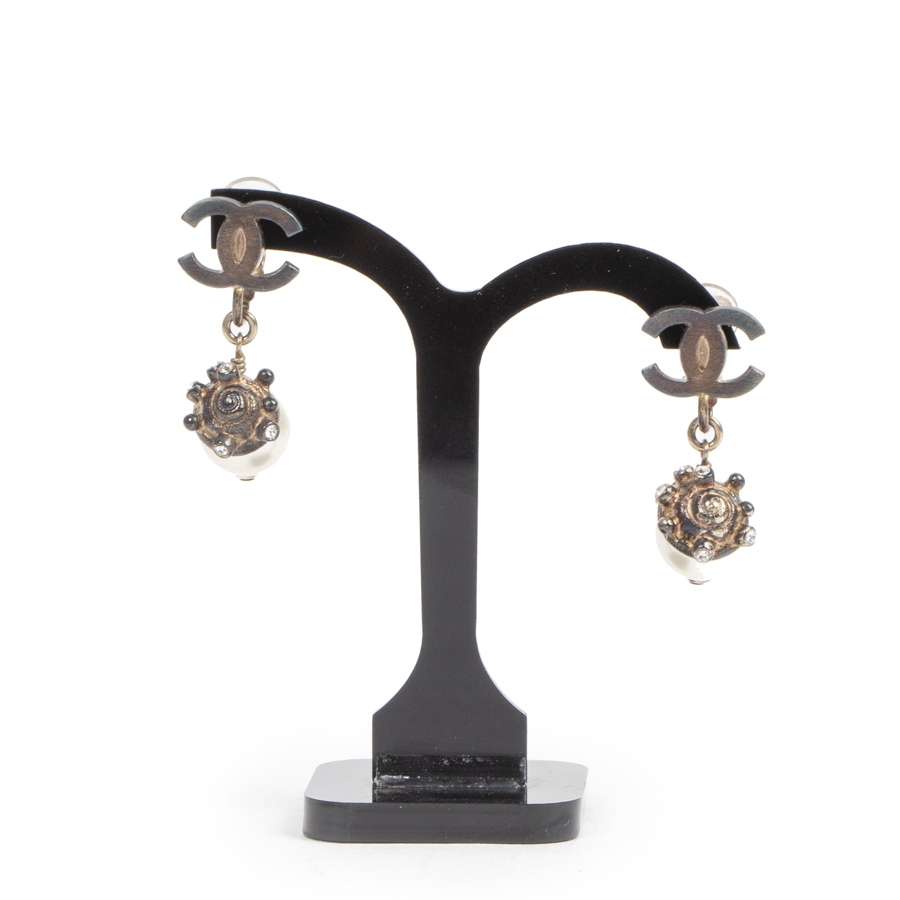koop veilig online tegen de beste prijs Chanel CC Pearl Drop Clip-On Earings