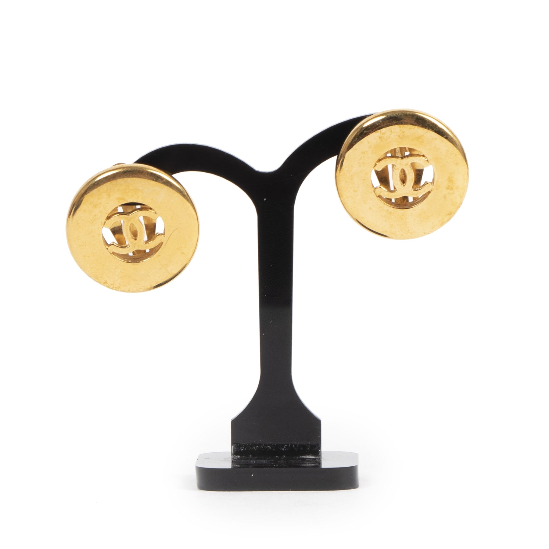 koop online tegen de beste prijs Chanel Gold CC Clip-On Earrings