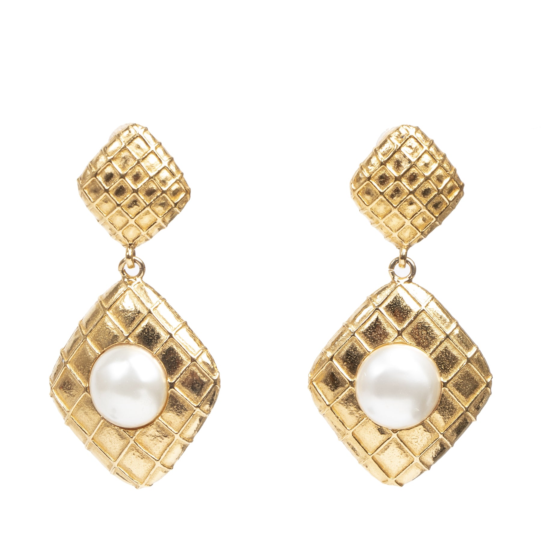 Authentieke Tweedehands Chanel Gold Square Pearl Clip On Earrings juiste prijs veilig online shoppen luxe merken webshop winkelen Antwerpen België mode vintage fashion