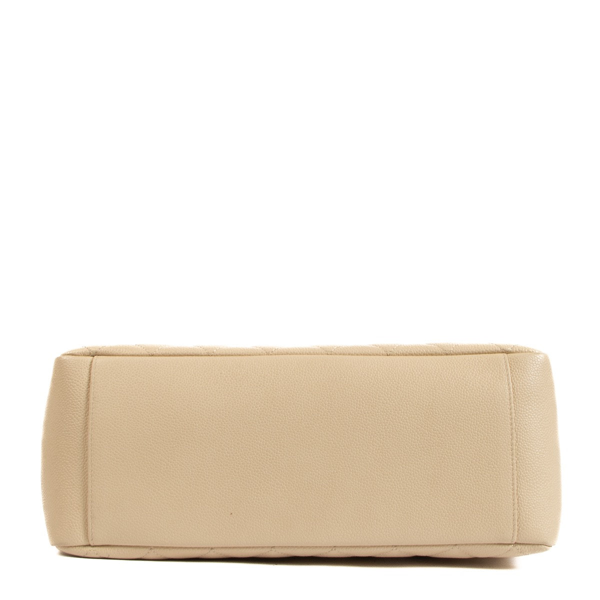 Shop safe online at Labellov in Antwerp, Brussels and Knokke this 100% authentic second hand chanel beige caviar leather GST Shoulder bag