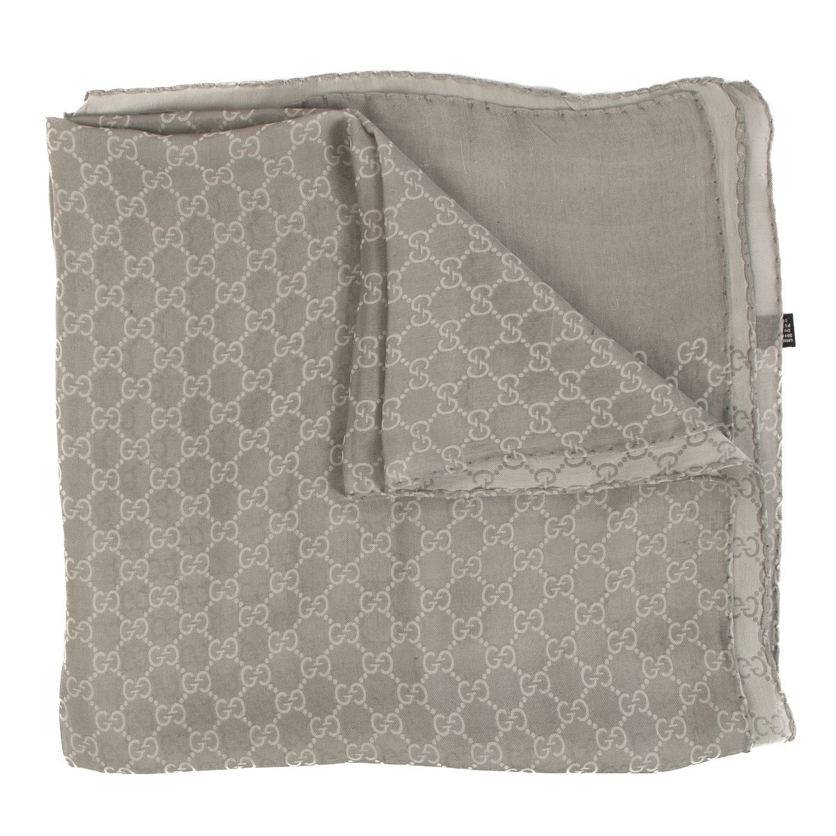 Shop safe online at Labellov in Antwerp, Brussels and Knokke this 100% authentic second hand Gucci Grey Monogram Silk Scarf