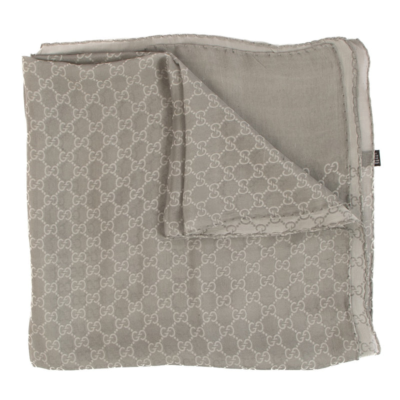 Shop safe online at Labellov in Antwerp, Brussels and Knokke this 100% authentic second hand Gucci Grey Monogram Silk Scarf