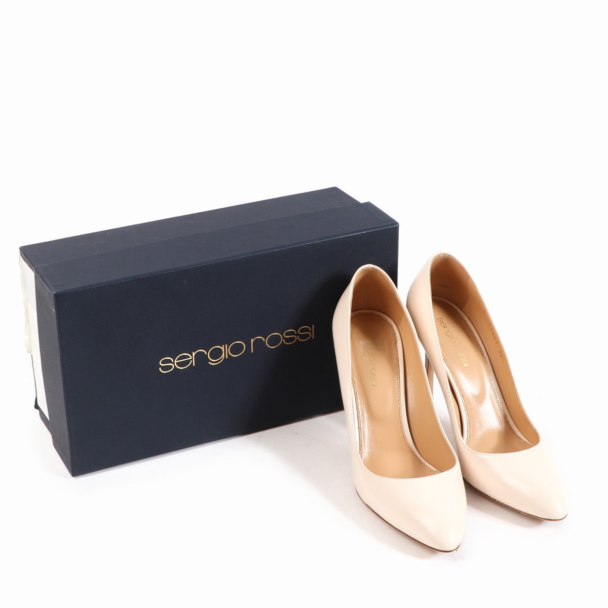Buy authentic Sergio Rossi Off-White Patent Leather Pumps in Size 38 1/2 in very good condition at Labellov in Antwerp.