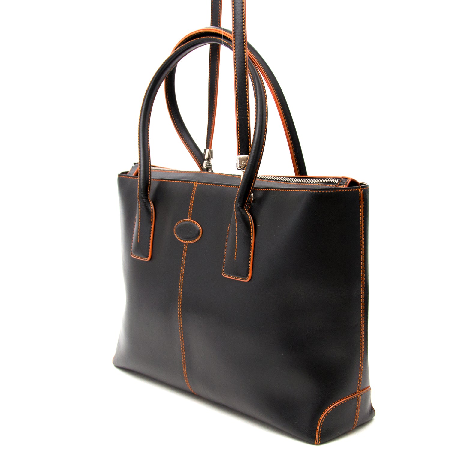 Koop en verkoop uw tod's handtassen bij labellov.com tegen de beste prijs
