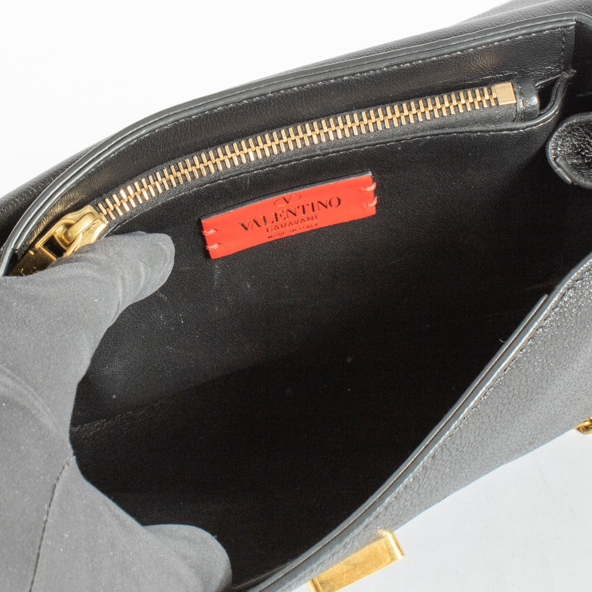 Authentic second-hand Valentino Garavani Black Crossbody on labellov.com