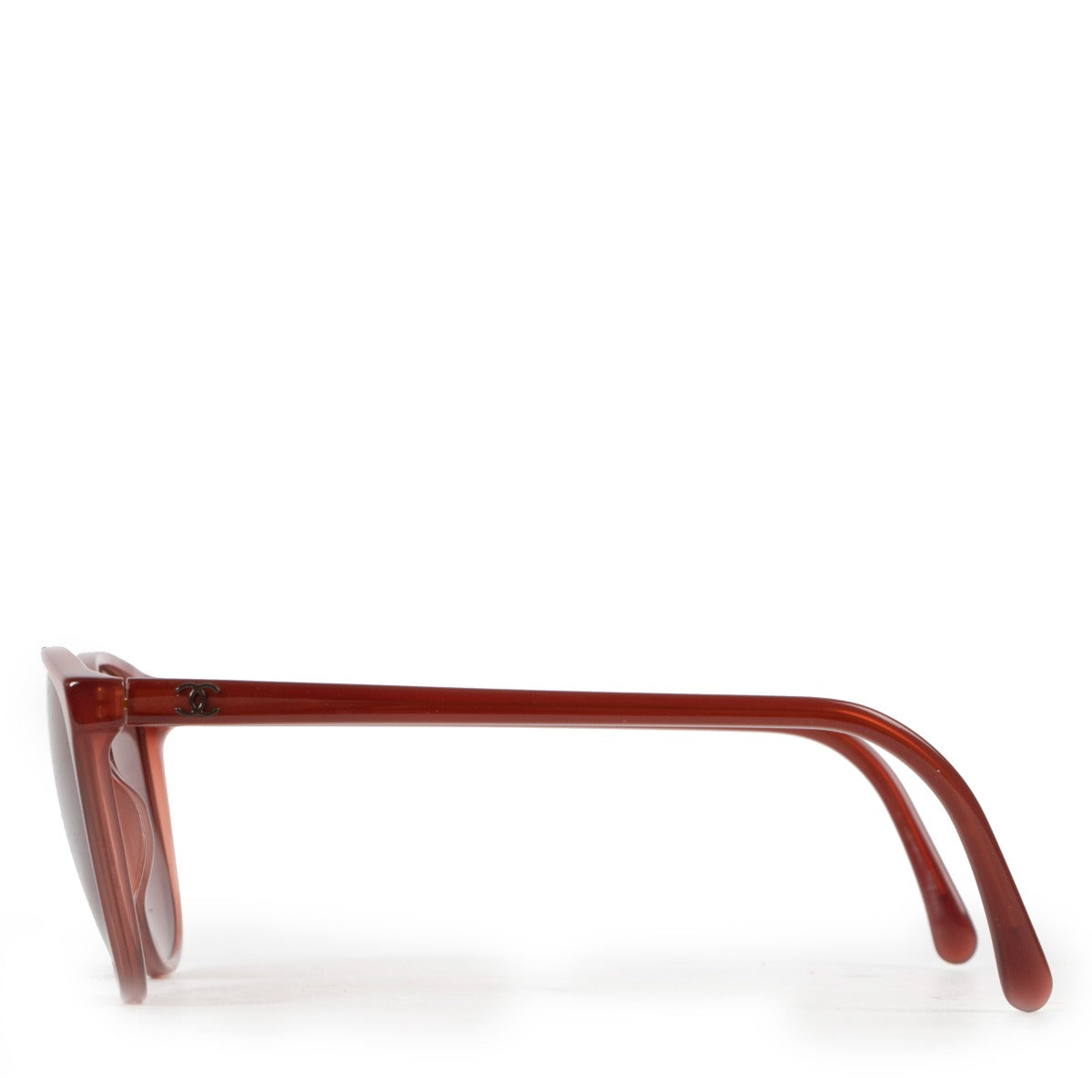 Chanel Burgundy Sunglasses now available at Labellov Luxury at Antwerp. Buy and sell your designer items for a reasonable price and in good condition. Get your vintage designer items at Labellov