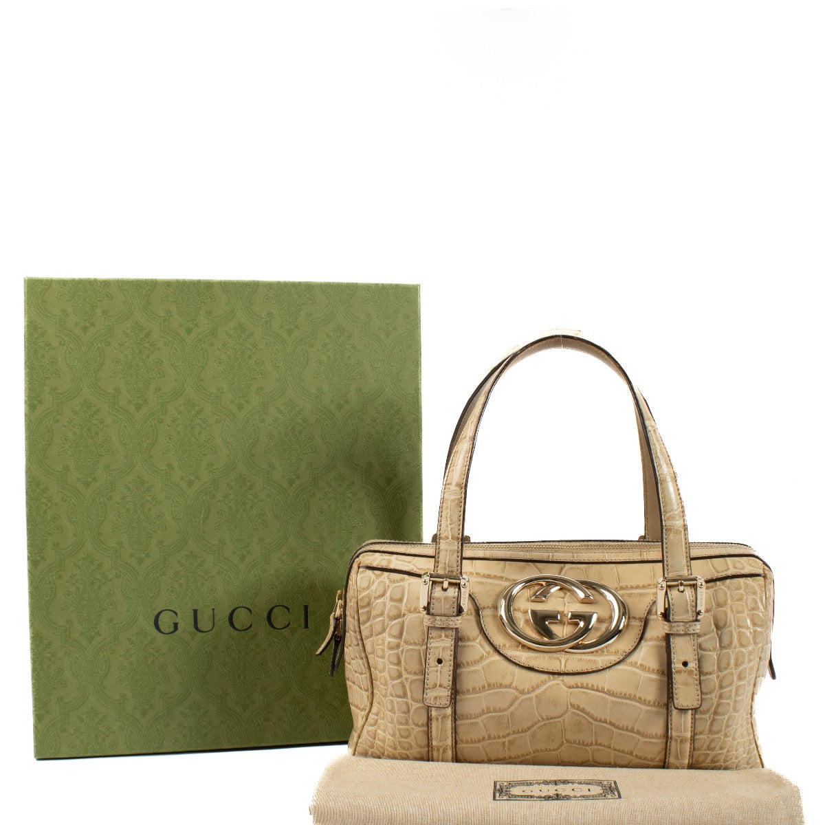 Shop safe online at Labellov in Antwerp, Brussels and Knokke this 100% authentic second hand Gucci Beige Alligator Britt Boston Bag . Veilig online tweedehands authentieke Gucci Beige Alligator Britt Boston Bag handtas kopen bij Labellov.
