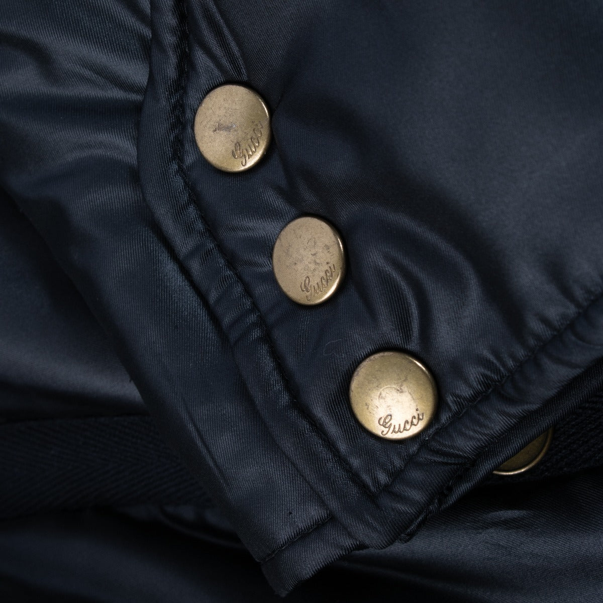Gucci Black Jacket (IT 44 / EU 38) with fur collar. Shop at Labellov.