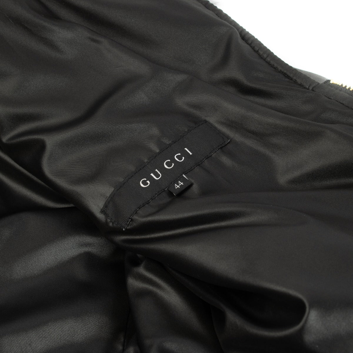 Gucci Black Jacket (IT 44 / EU 38) with fur collar. Shop at Labellov.