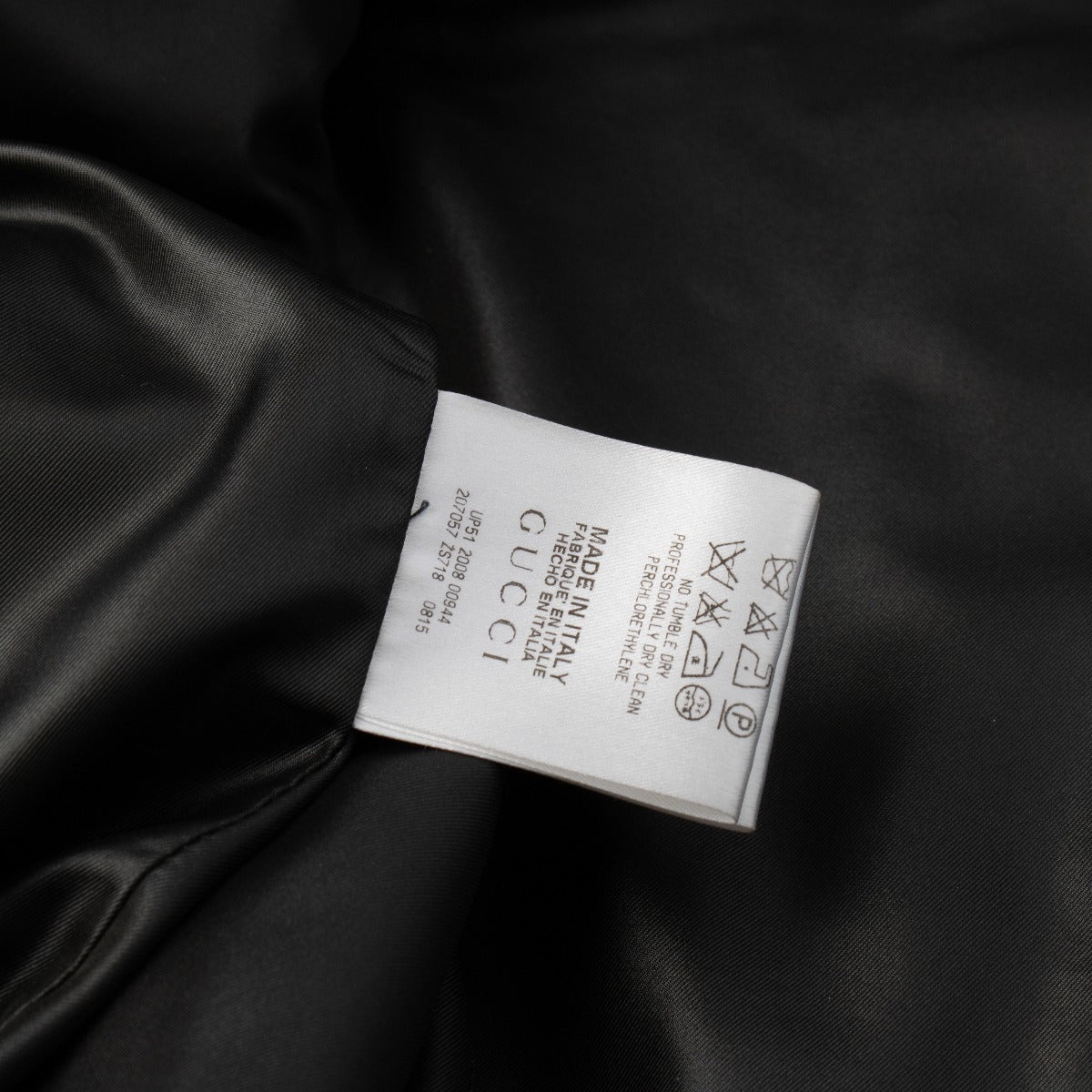 Gucci Black Jacket (IT 44 / EU 38) with fur collar. Shop at Labellov.