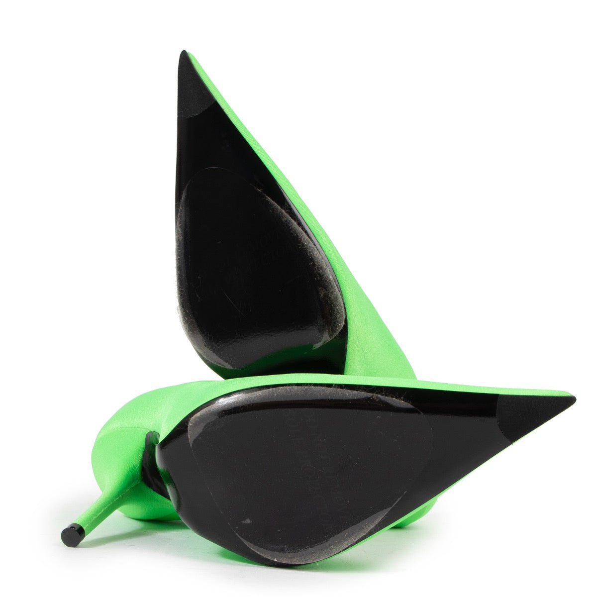 Shop safe online at Labellov in Antwerp this 100% authentic second hand Balenciaga Neon Green Spandex Pointed Toe Pumps - size 37