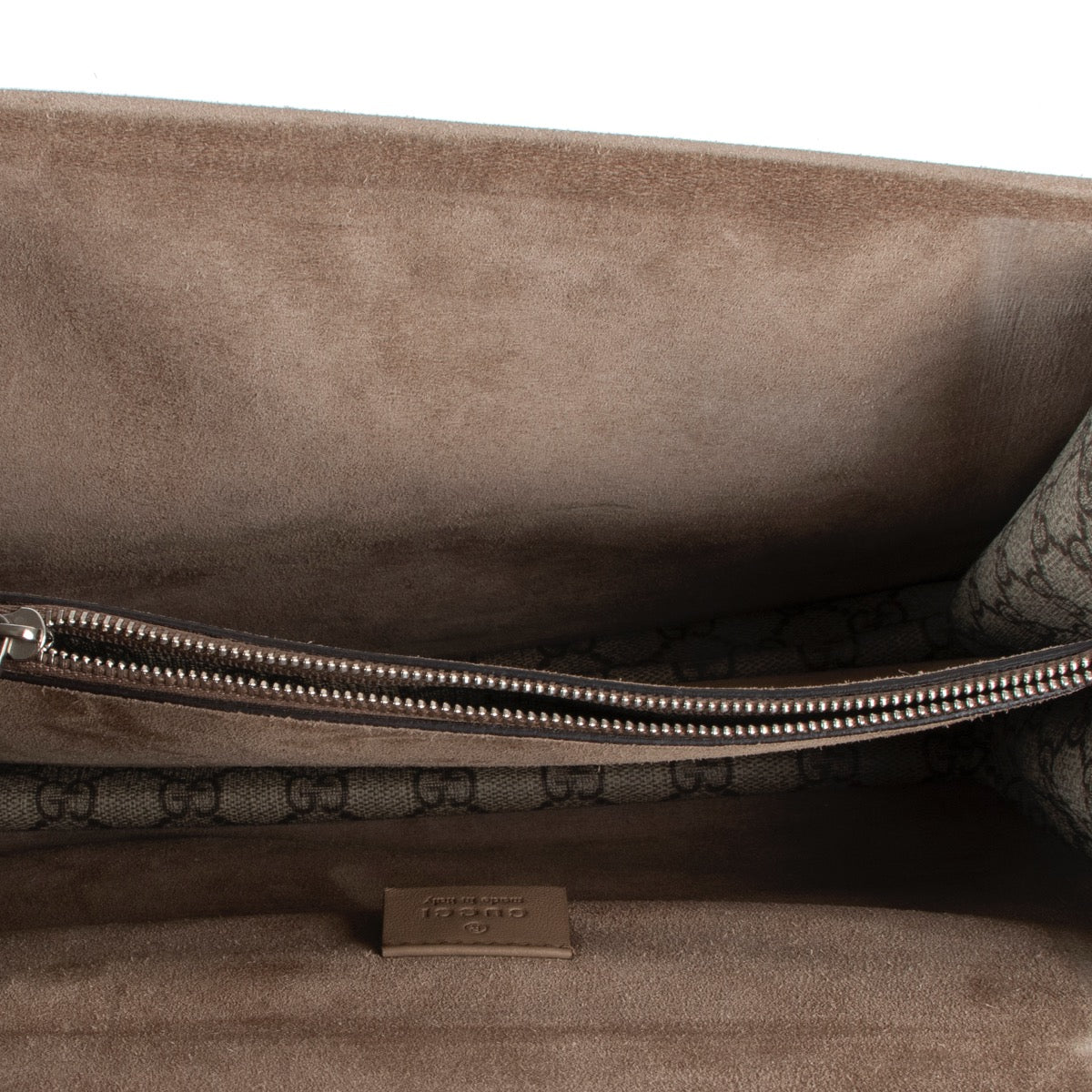 Shop safe online an authentic Gucci Medium Embroidered Dionysus Shoulder Bag in very good condition and at the right price at Labellov.Com.