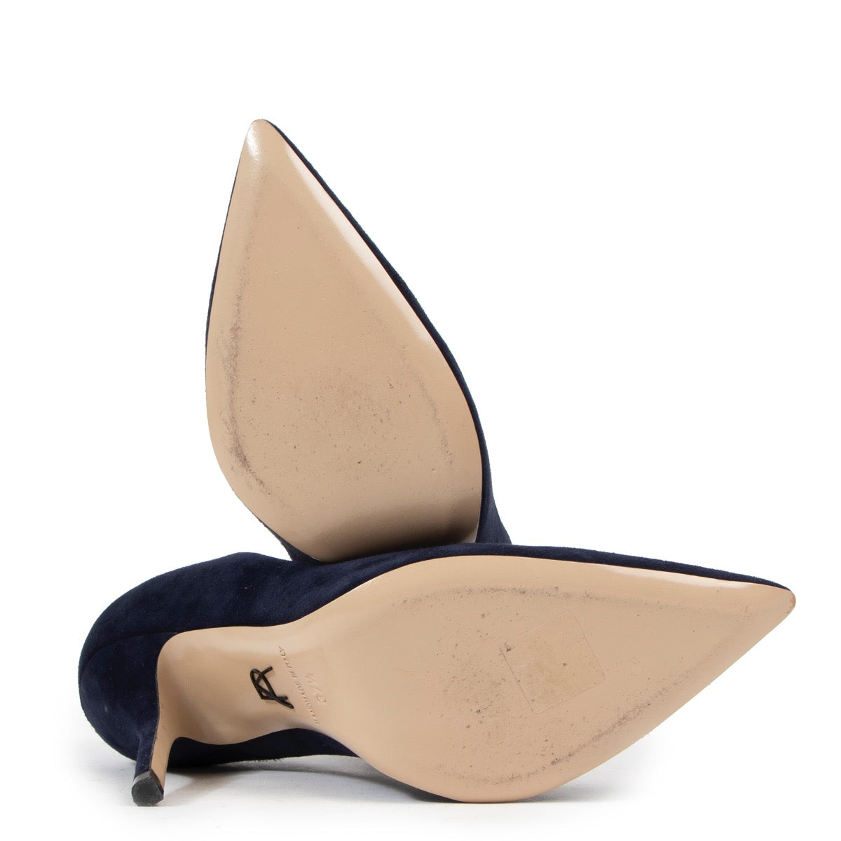 Shop safe online at Labellov in Antwerp these 100% authentic second hand Paul Andrew Blue Suede Pumps - size 37,5
