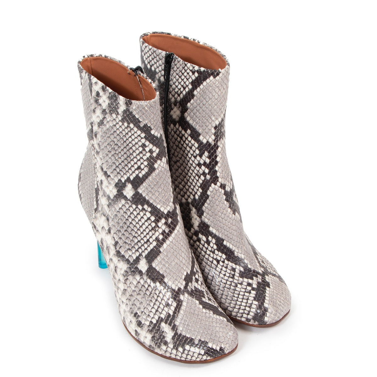 Shop safe online at Labellov in Antwerp these 100% authentic second hand Vetements Snake Lighter Boots - size 37