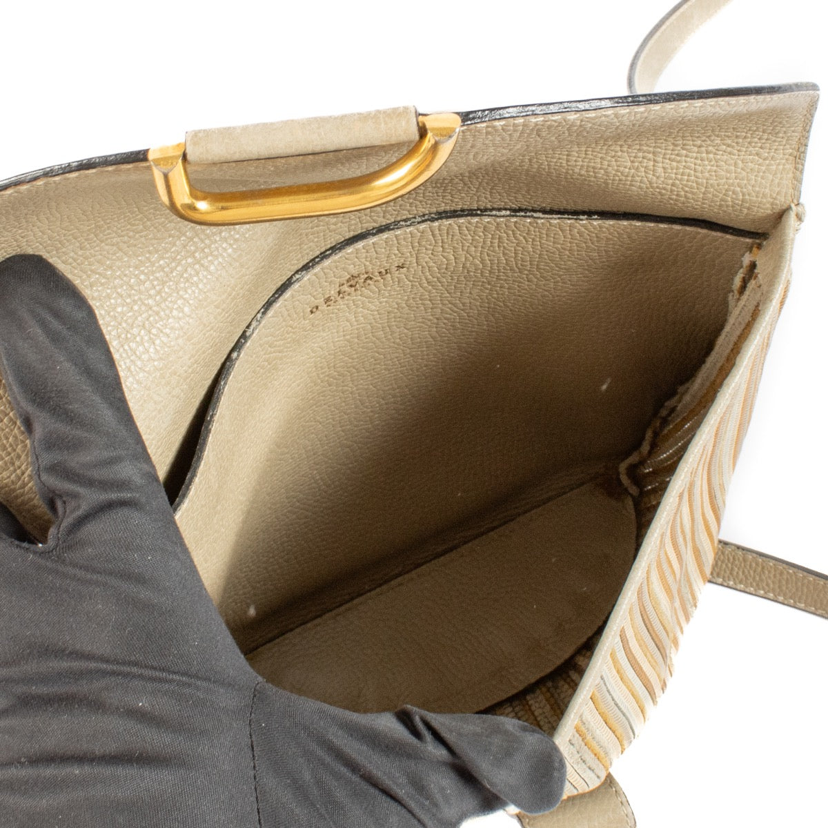 Shop safe online at Labellov in Antwerp, Brussels and Knokke this 100% authentic second hand Delvaux Beige Toile De Cuir Listrac PM Bag