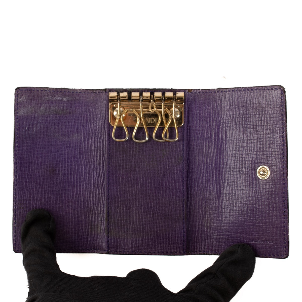 Shop safe online at Labellov in Antwerp and Knokke this 100% authentic second hand Fendi FF Key Holder