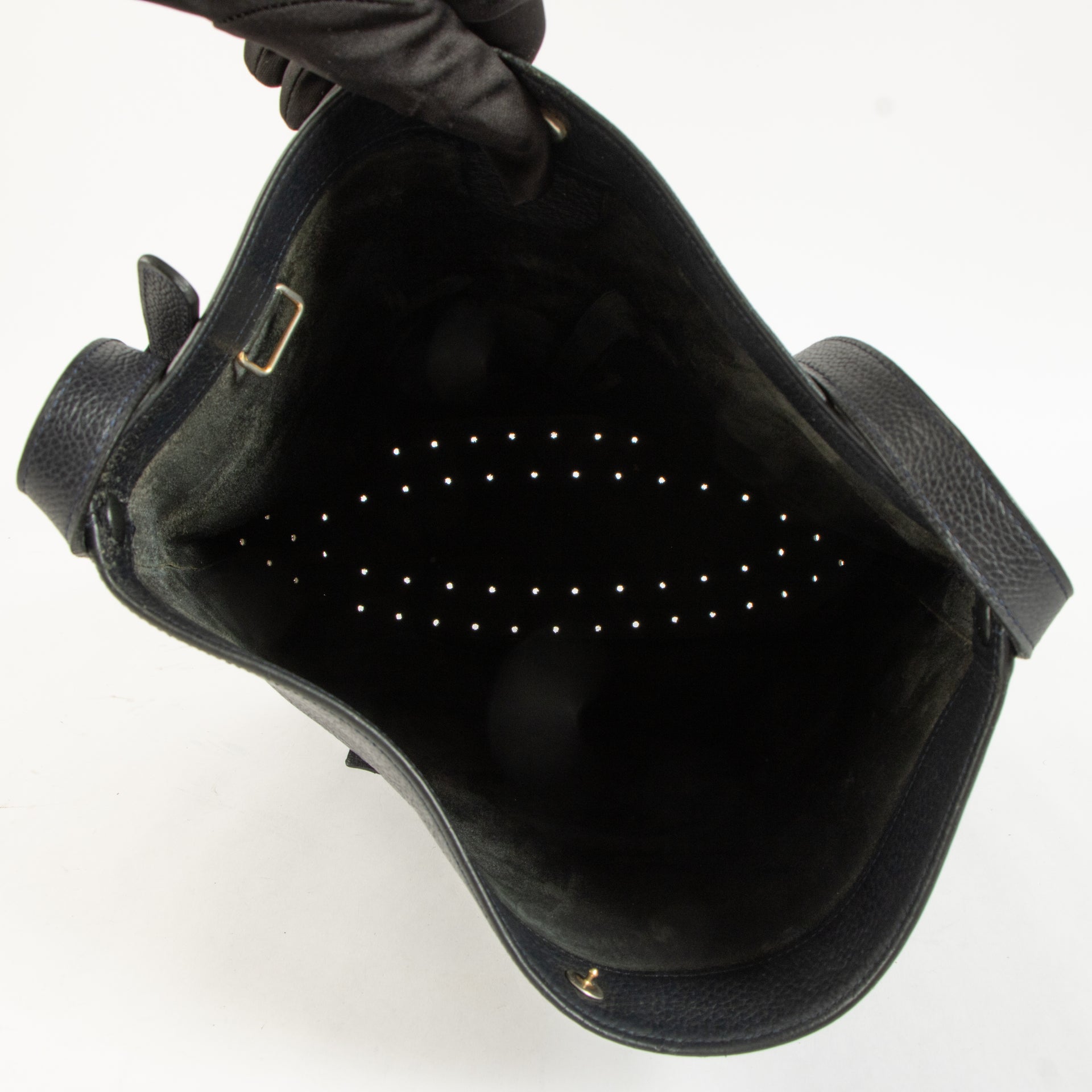 Shop the authentic Delvaux Vintage Pin Crossbody Bag on Labellov.com !