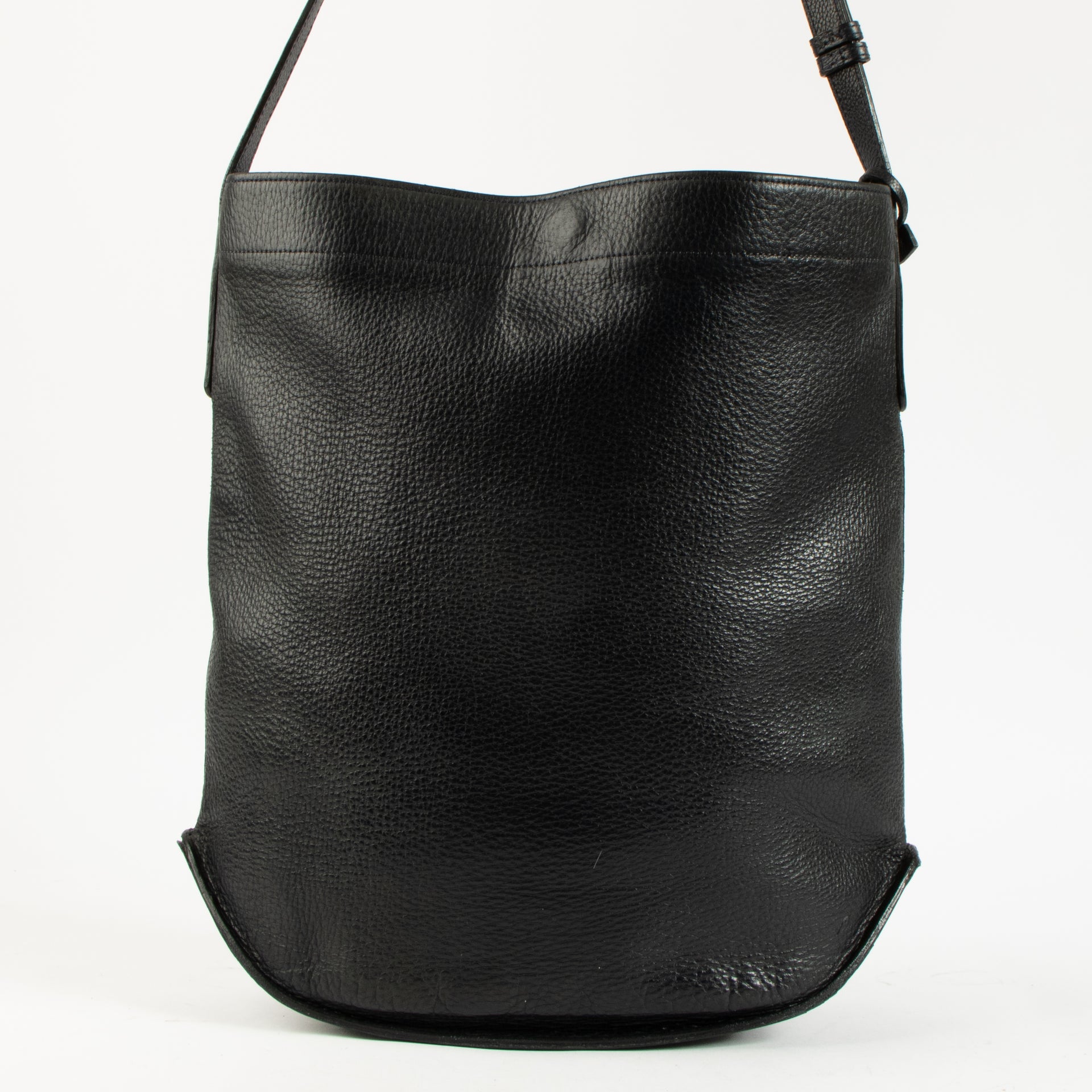 Shop the authentic Delvaux Vintage Pin Crossbody Bag on Labellov.com !