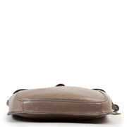 Buy this Delvaux Taupe Crossbody for a reasonable price at Labellov in Antwerp online or in store. Buy and sell your designer Delvaux items for a fair price in a Luxury Secondhand Store