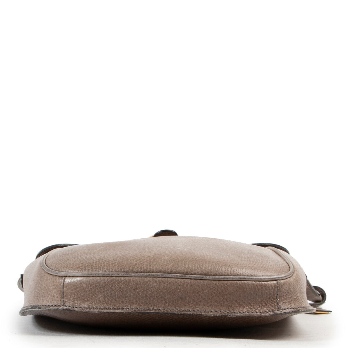 Buy this Delvaux Taupe Crossbody for a reasonable price at Labellov in Antwerp online or in store. Buy and sell your designer Delvaux items for a fair price in a Luxury Secondhand Store