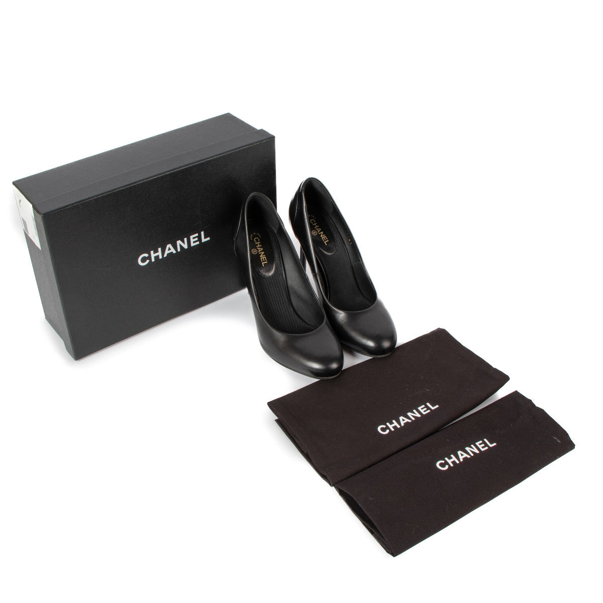 Chanel Black Stiletto CC Heels - size 39 aan de beste prijs bij Labellov tweedehands luxe in Antwerpen en Knokke.