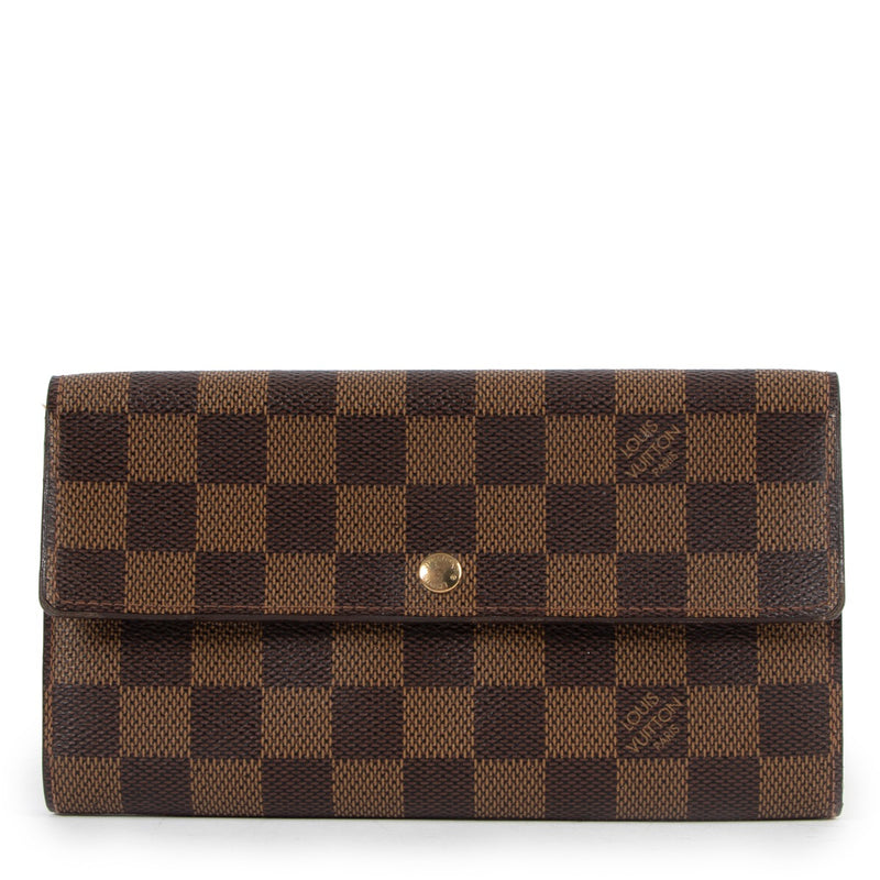 Buy online authentic second hand Louis Vuitton 2004 Vintage Damier Ebene Sarah Long Wallet in very good condition at Labellov in Antwerp