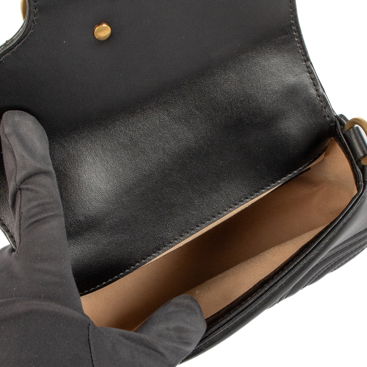Shop safe online at Labellov in Antwerp, Brussels and Knokke this 100% authentic second hand Gucci Black Matelasse GG Marmont Mini Handbag