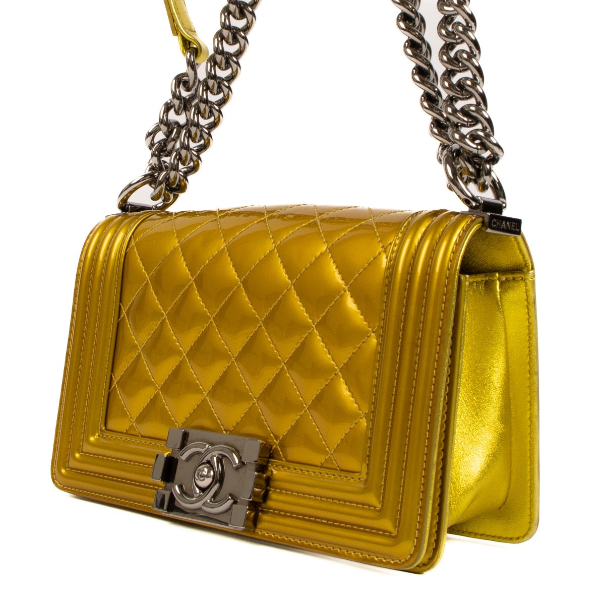 Shop safe online at Labellov in Antwerp, Brussels and Knokke this 100% authentic second hand Chanel Metallic Yellow Patent Leather Small Boy Bag