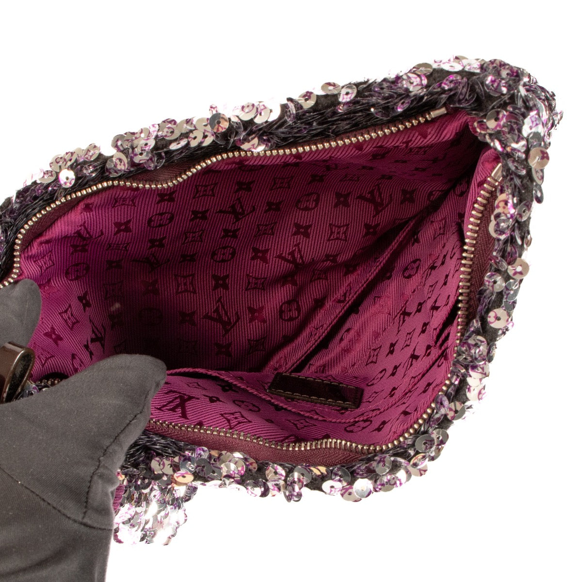 Shop safe online at Labellov in Antwerp, Brussels and Knokke this 100% authentic second hand Louis Vuitton Silver and Violette Sequin Rococo Pochette Clutch
