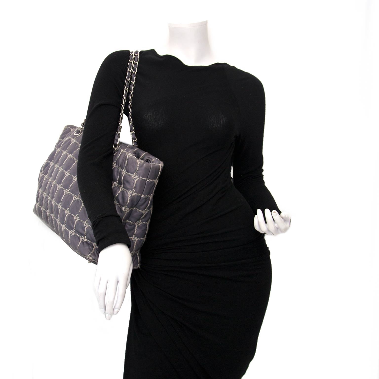 Chanel CC Grey Blue Quilted Tweed Stitch Bag Buy authentic designer Chanel secondhand bags at Labellov at the best price. Safe and secure shopping. Koop tweedehands authentieke Chanel tassen bij designer webwinkel labellov.