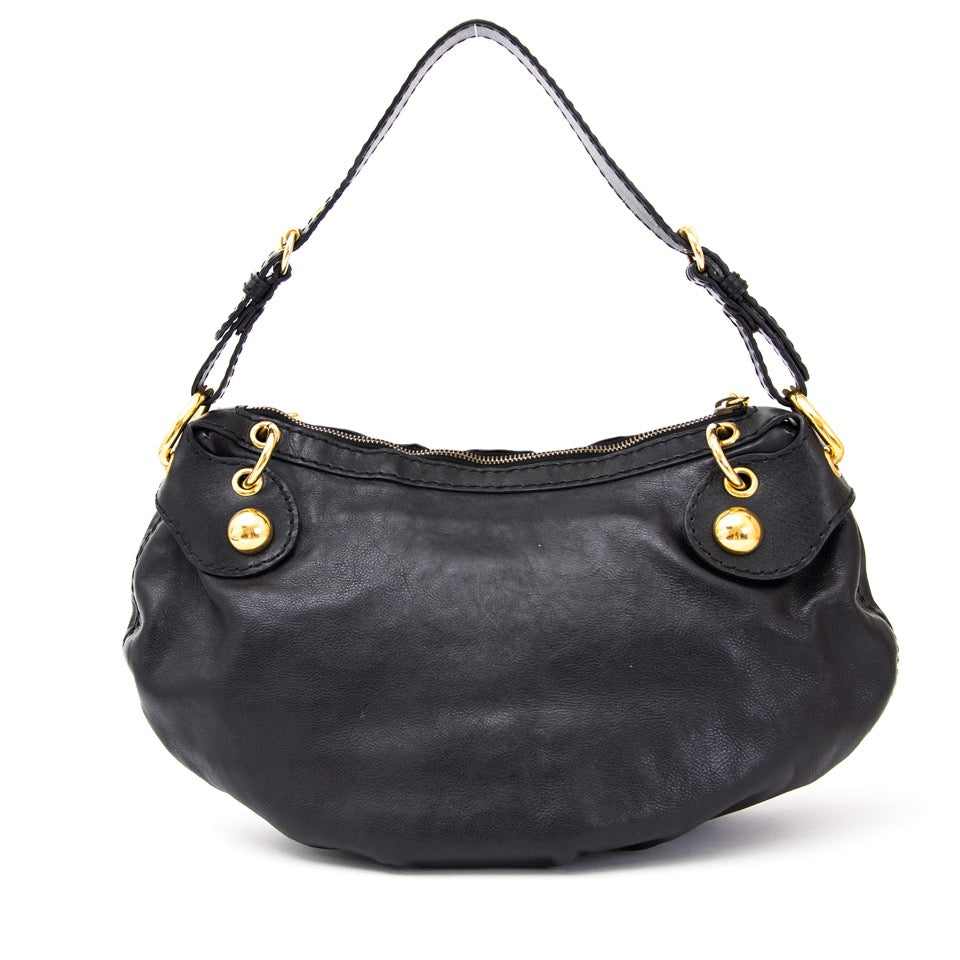 Authentieke Gucci zarte Babyushka met gouden hartje voor de juiste prijs bij LabelLOV vintage webshop. Gucci Black Babushka shoulder bag with golden heart. Veilig online winkelen. Luxe, vintage, mode. Antwerpen, België.