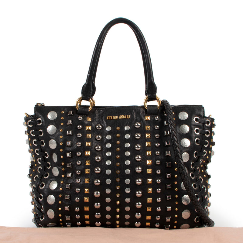 Buy and sell Miu Miu bag for the best price at Labellov. We buy and sell your authentic designer bags online. aan de beste prijs bij Labellov tweedehands luxe.