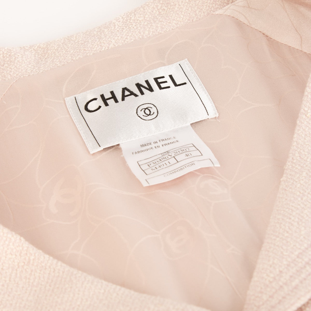 authentic preloved Chanel Pink Tweed Jacket - Size FR40 on Labellov.com