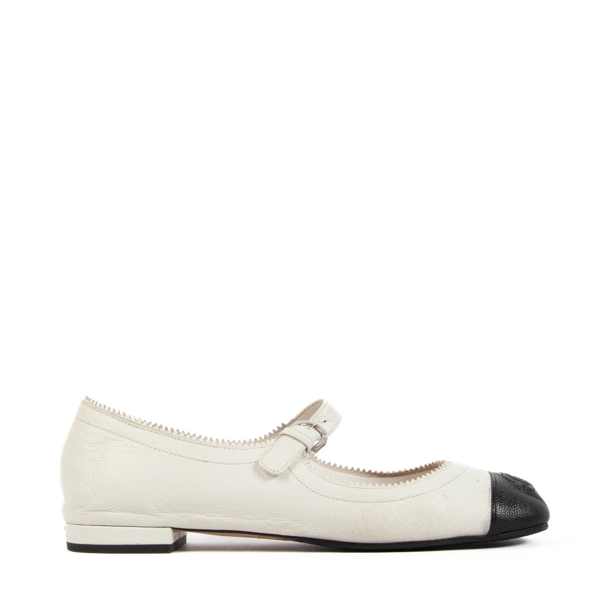 Chanel Black And White Leather Ballerina Flats - Size 38,5
