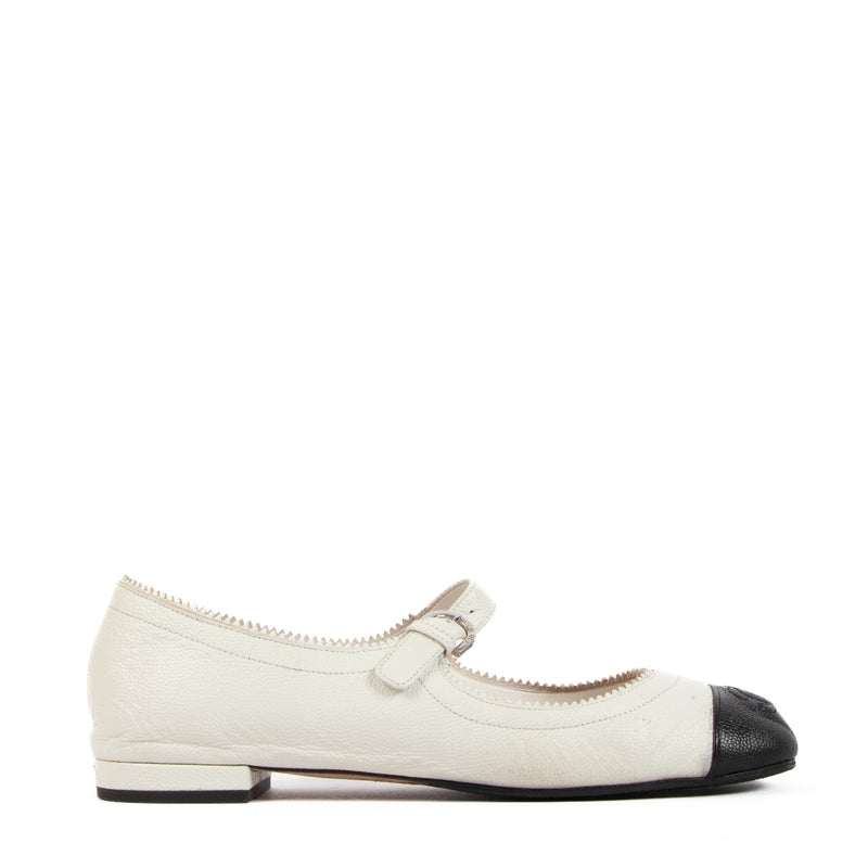 Chanel Black And White Leather Ballerina Flats - Size 38,5