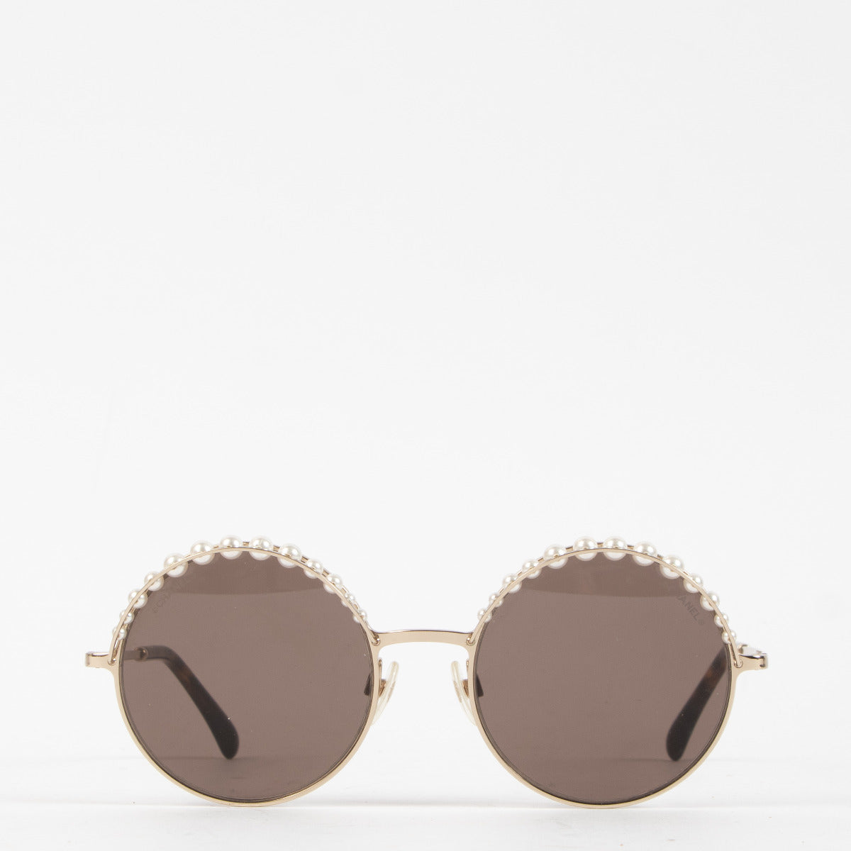 Lunettes de soleil rondes Chanel avec perles noires