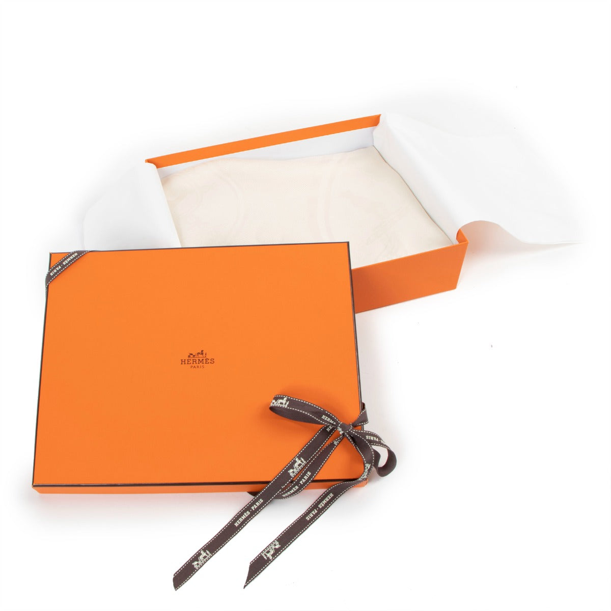 Second hand designer authentic Hermès New Libris Cashmere Stole Scarf at Labellov