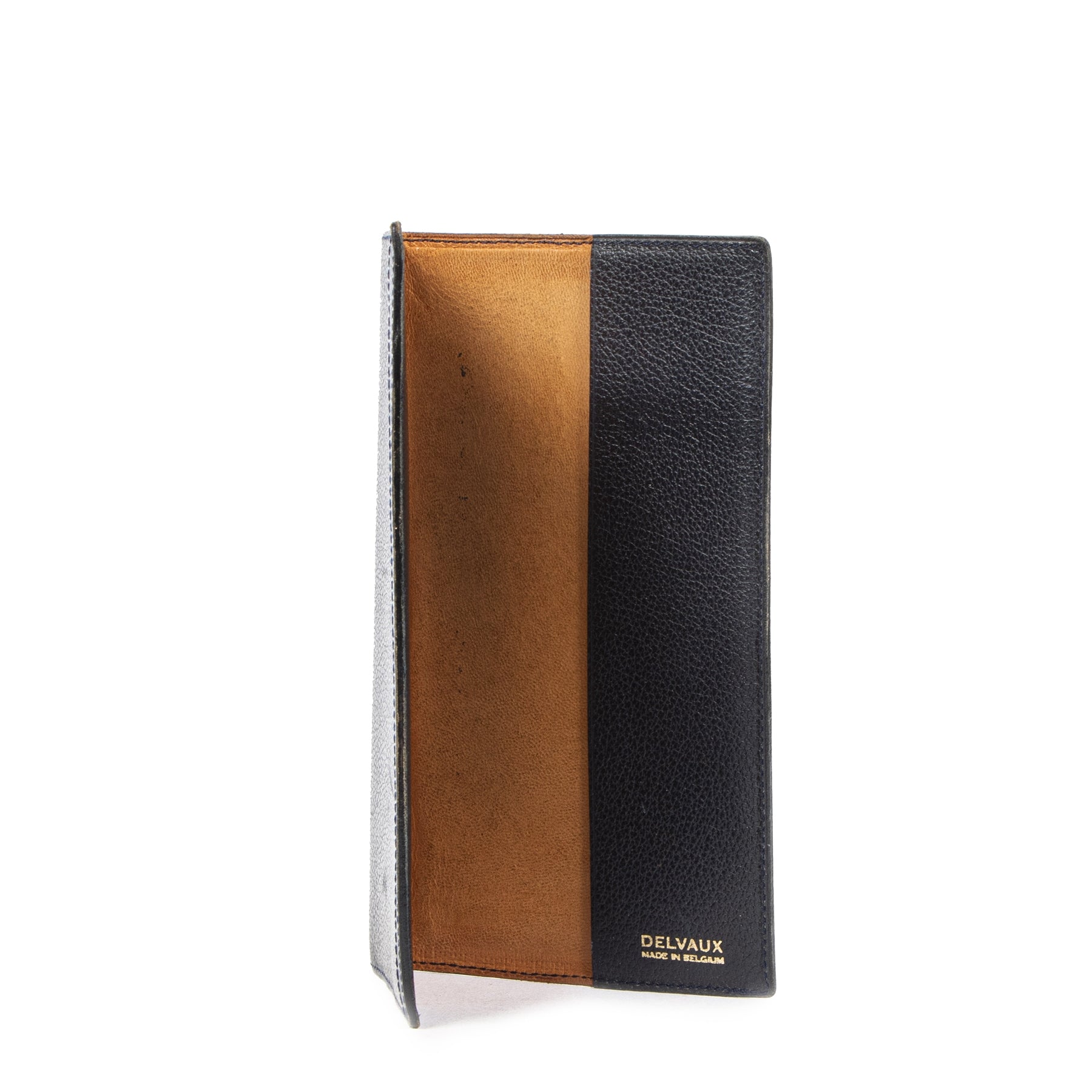 Buy authentic secondhand Delvaux Navy Leather Checkbook Wallet at the right price at LabelLOV vintage webshop. Safe and secure online shopping. Koop authentieke tweedehands Delvaux Navy Leather Checkbook Wallet met de juiste prijs bij LabelLOV
