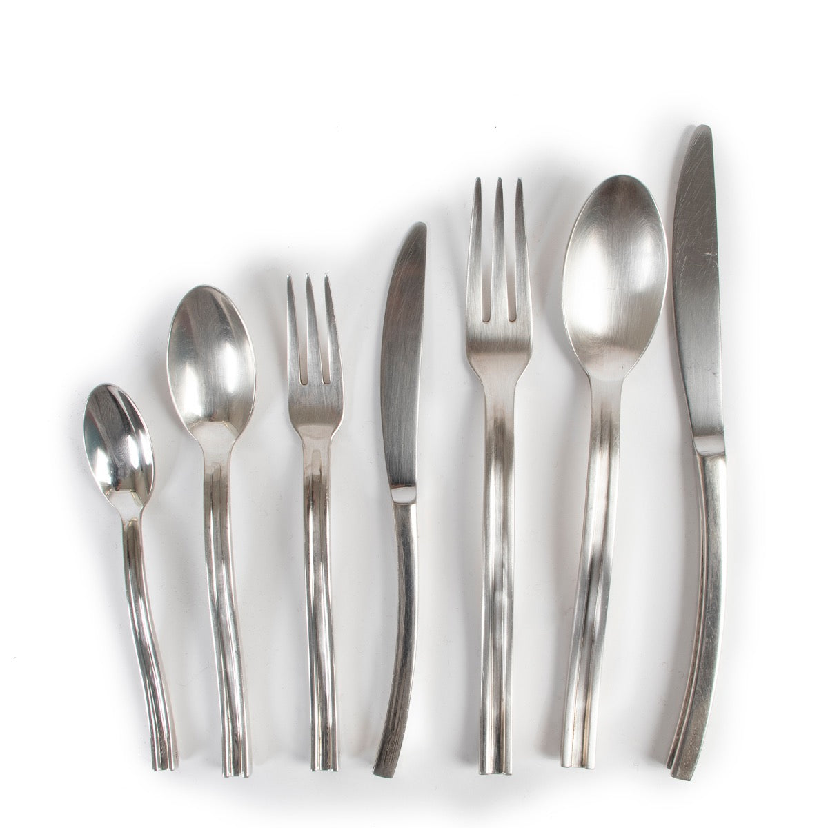 Shop authentic second hand Hermès Onde Cutlery tableware Set Lifestyle on Labellov for the best price