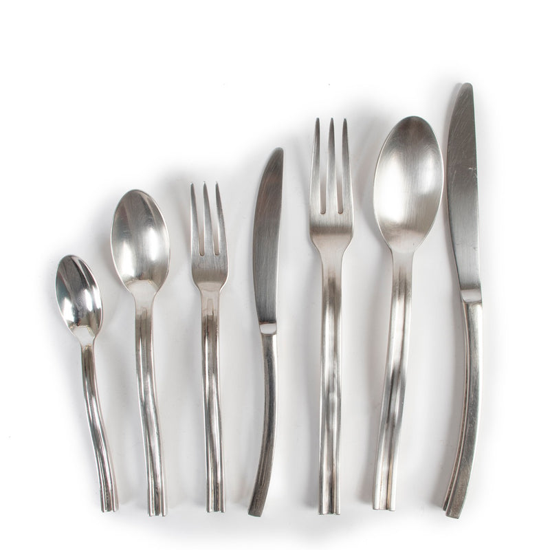 Shop authentic second hand Hermès Onde Cutlery tableware Set Lifestyle on Labellov for the best price