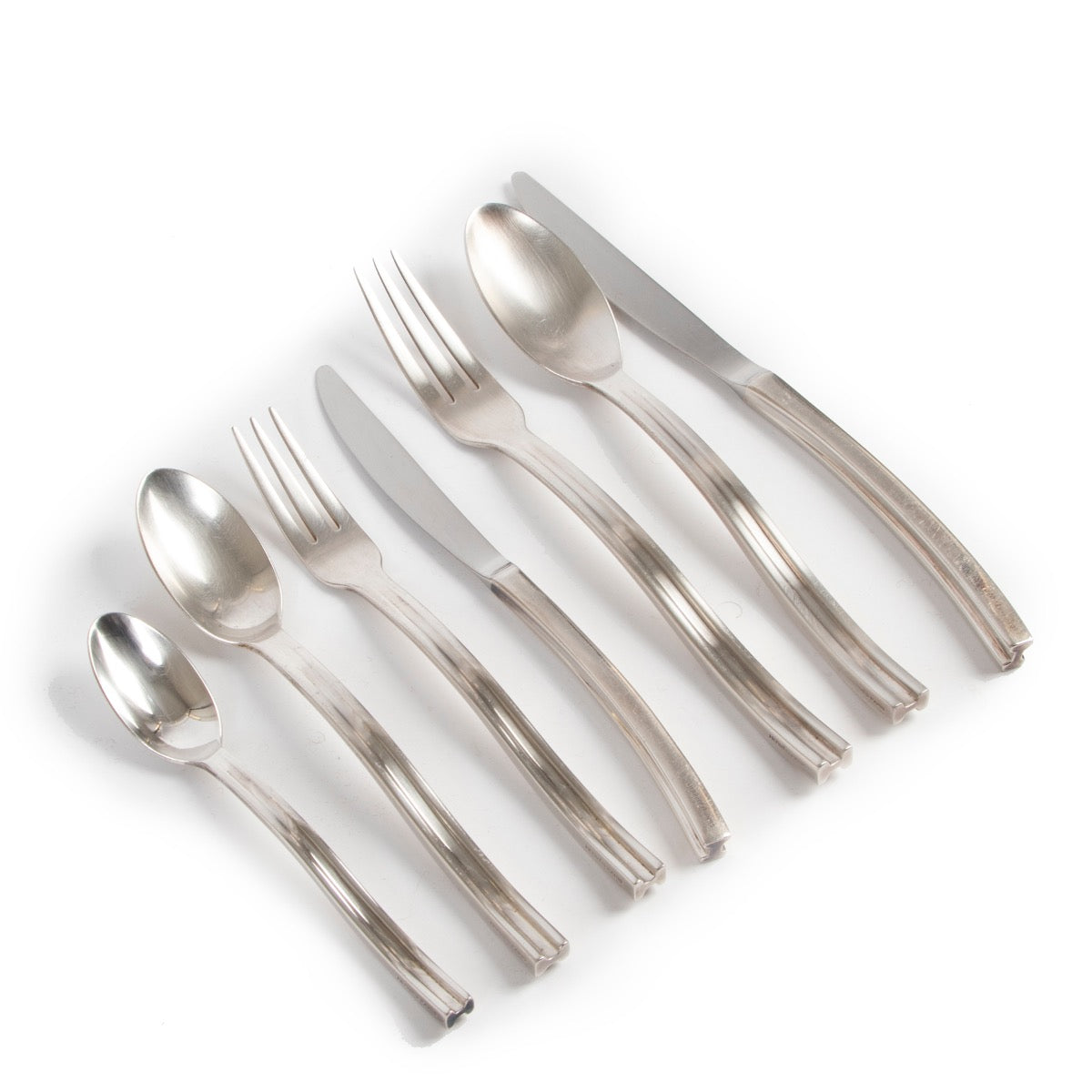 Shop authentic second hand Hermès Onde Cutlery tableware Set Lifestyle on Labellov for the best price