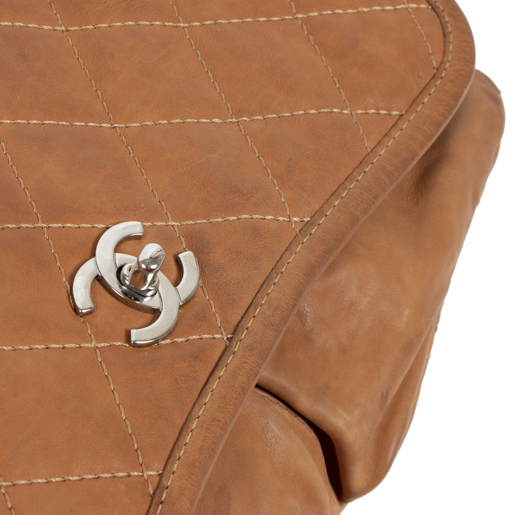 Authentieke Tweedehands Chanel Quilted Camel Aged Leather Flap Bag juiste prijs veilig online shoppen luxe merken webshop winkelen Antwerpen België mode fashion