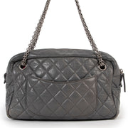 Shop safe online authentic second hand Chanel Reissue 2.55 Camera Bag at the right price. Veilig online kopen van Chanel grijs reissue 2.55 camera handtas. Achetez en ligne second main ce sac Chanel gris Reissue 2.55 camera chez Labellov.com.