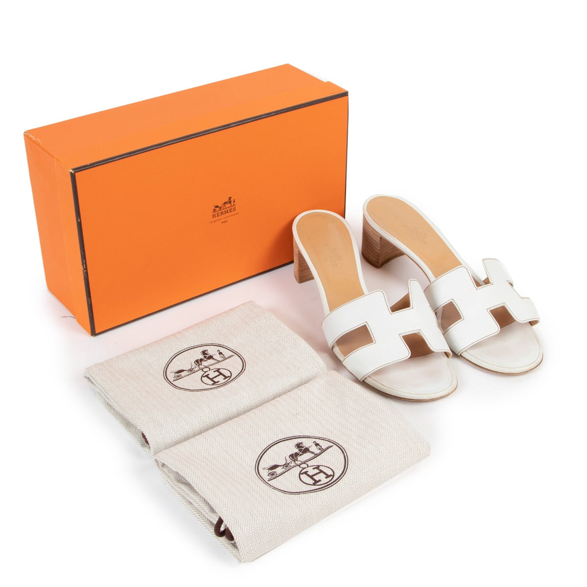 Shop now your favorites pre-loved designer sandals, at Labellov.