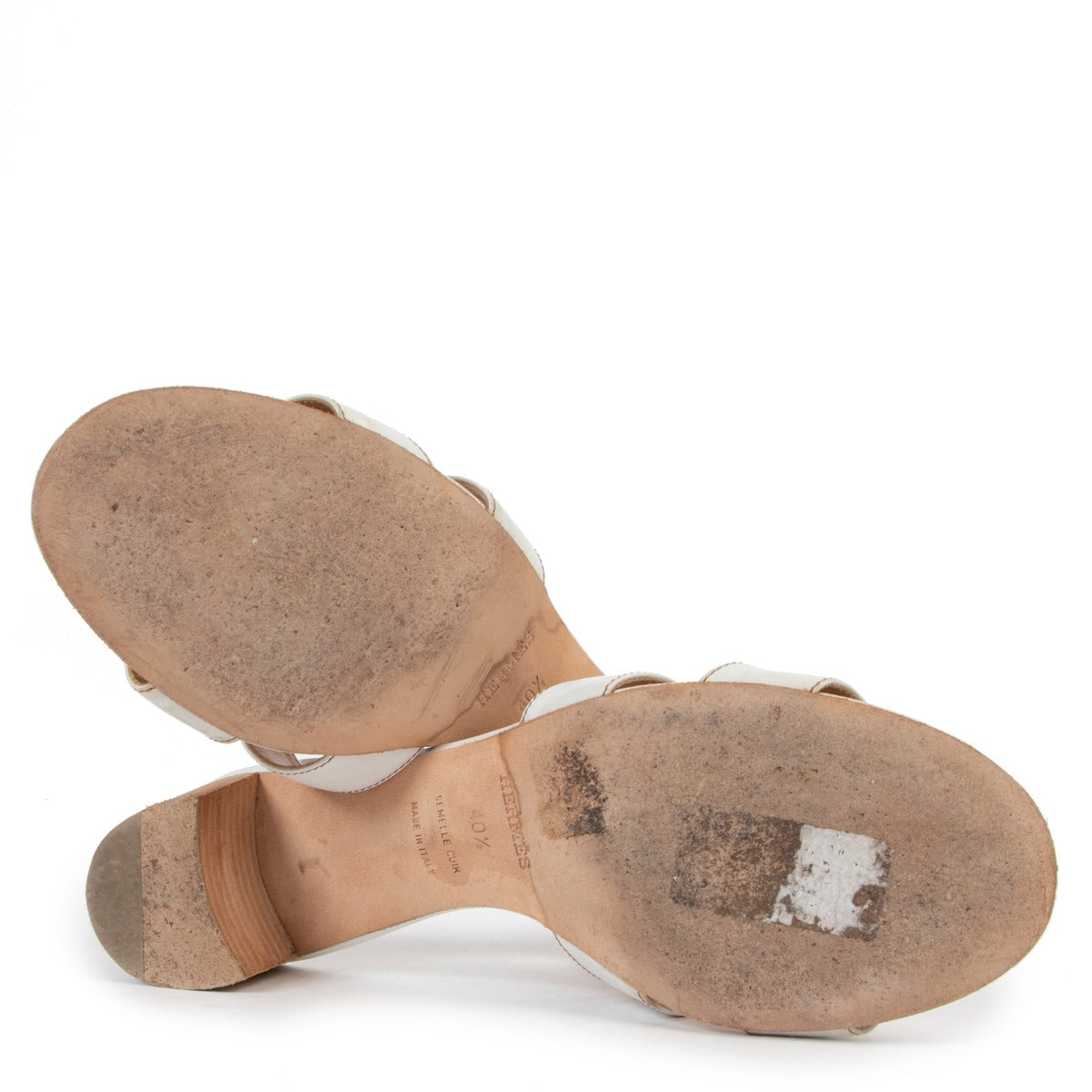Shop now your favorites pre-loved designer sandals, at Labellov.