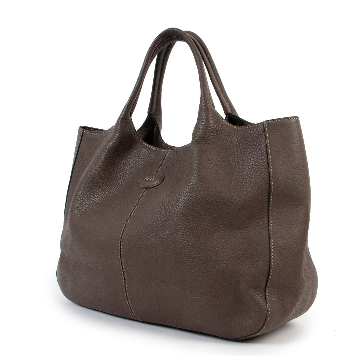 Shop safe online at Labellov in Antwerp this 100% authentic second hand Tods Taupe Leather Shoulder Bag