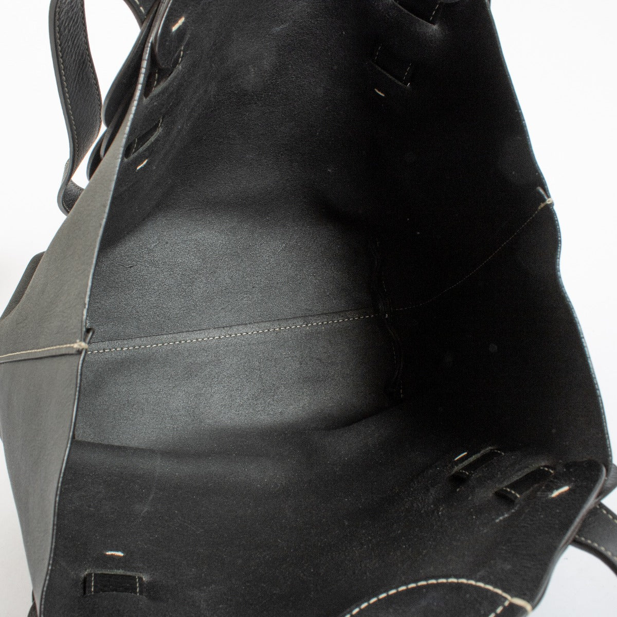 Chloé Black Small Darryl Tote Bag with interlaced ring detailing in smooth leather at Labellov.com