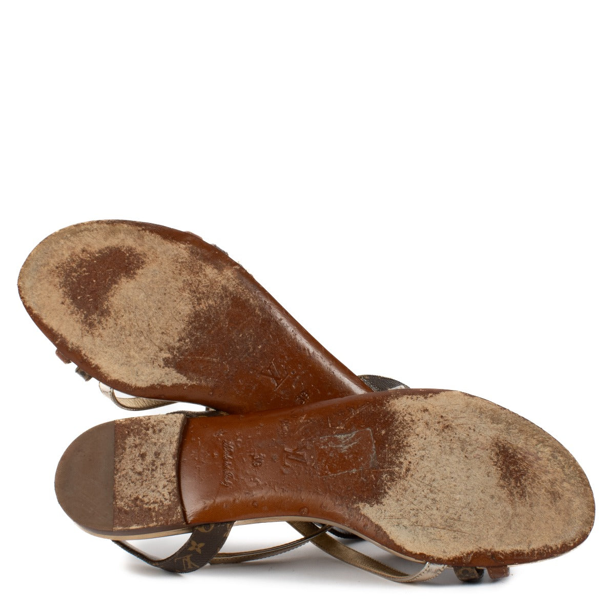 Shop safe online at Labellov in Antwerp, Brussels and Knokke this 100% authentic second hand Louis Vuitton Gold Monogram Flat Sandals